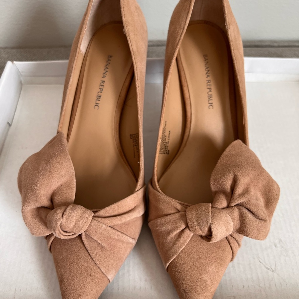 Banana Republic Suede Pumps Size 6